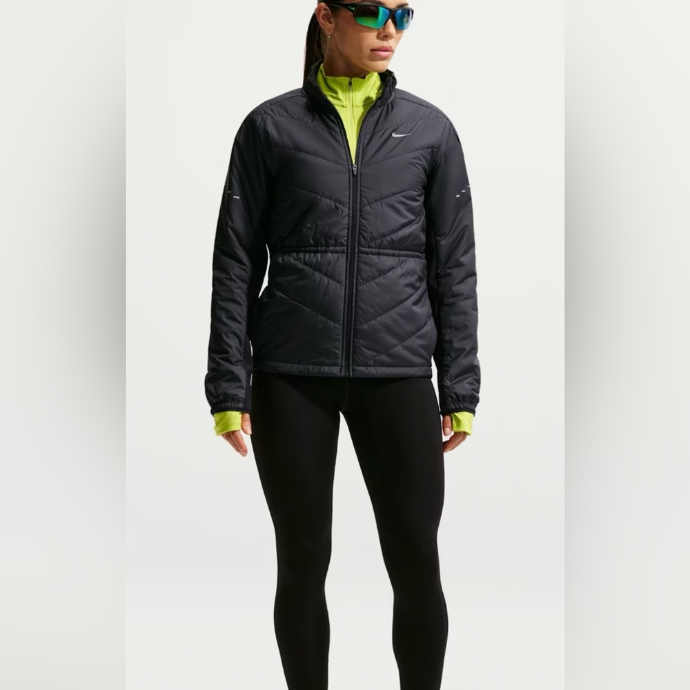 NIKE Swift Therma Fit Running Jacket in Black Size XS